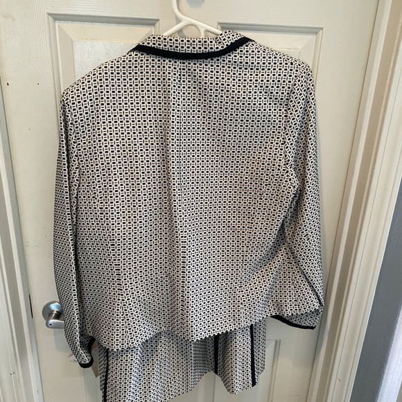 A Line Jacket and Skirt Lined - Picture 2 of 6